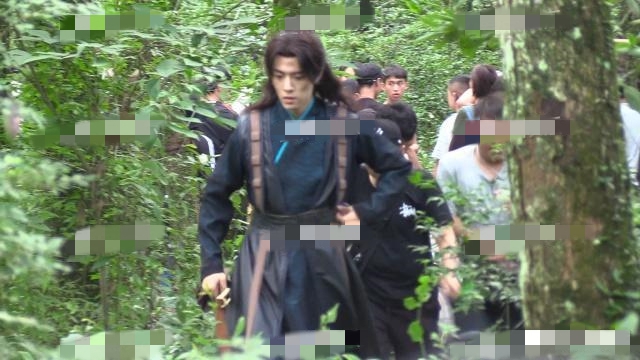 组图：《斗罗大陆》曝路透 肖战显落魄吴宣仪麻花辫清纯可爱