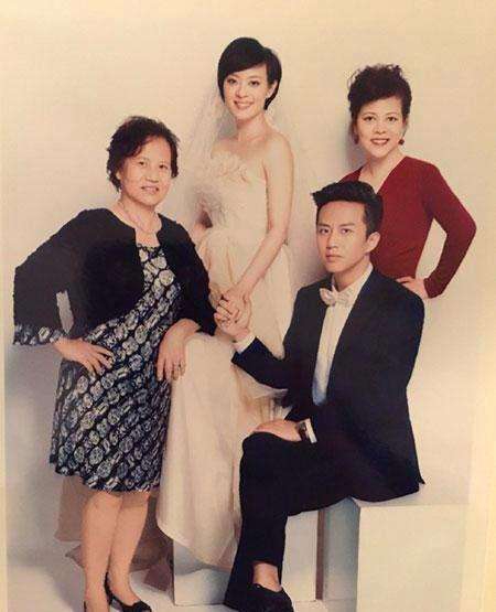 组图:孙俪妈妈扎丸子头看男排比赛 保养得当比同龄人年轻十岁