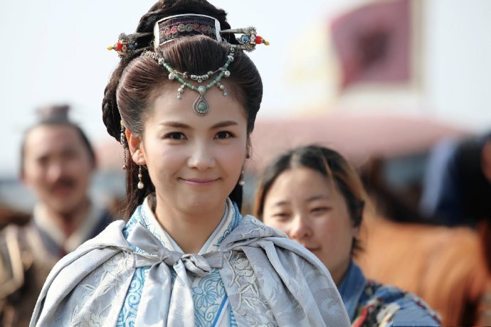 最新上映的古装电视剧大全 LrnT-htzuhtp8560262.jpg