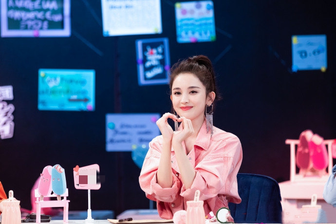 娜扎孟美岐等5名小花撞衫 各有风姿谁能艳压群芳？