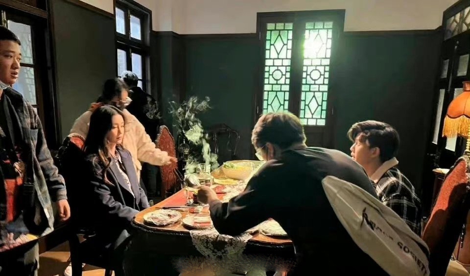 组图:任嘉伦Angelababy《暮色心约》同框路透男帅女美颜值高第3张图片 组图:任嘉伦Angelababy《暮色心约》同框路透男帅女美颜值高第3张图片