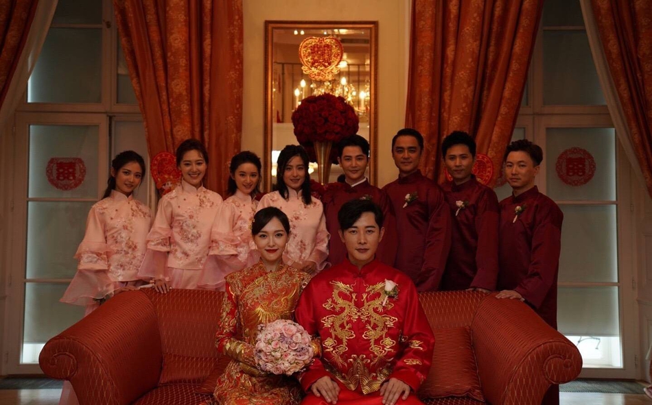 唐嫣罗晋婚礼，网友曝光一组现场照，场地布置十分精致，一对新人脸上满满都是幸福
