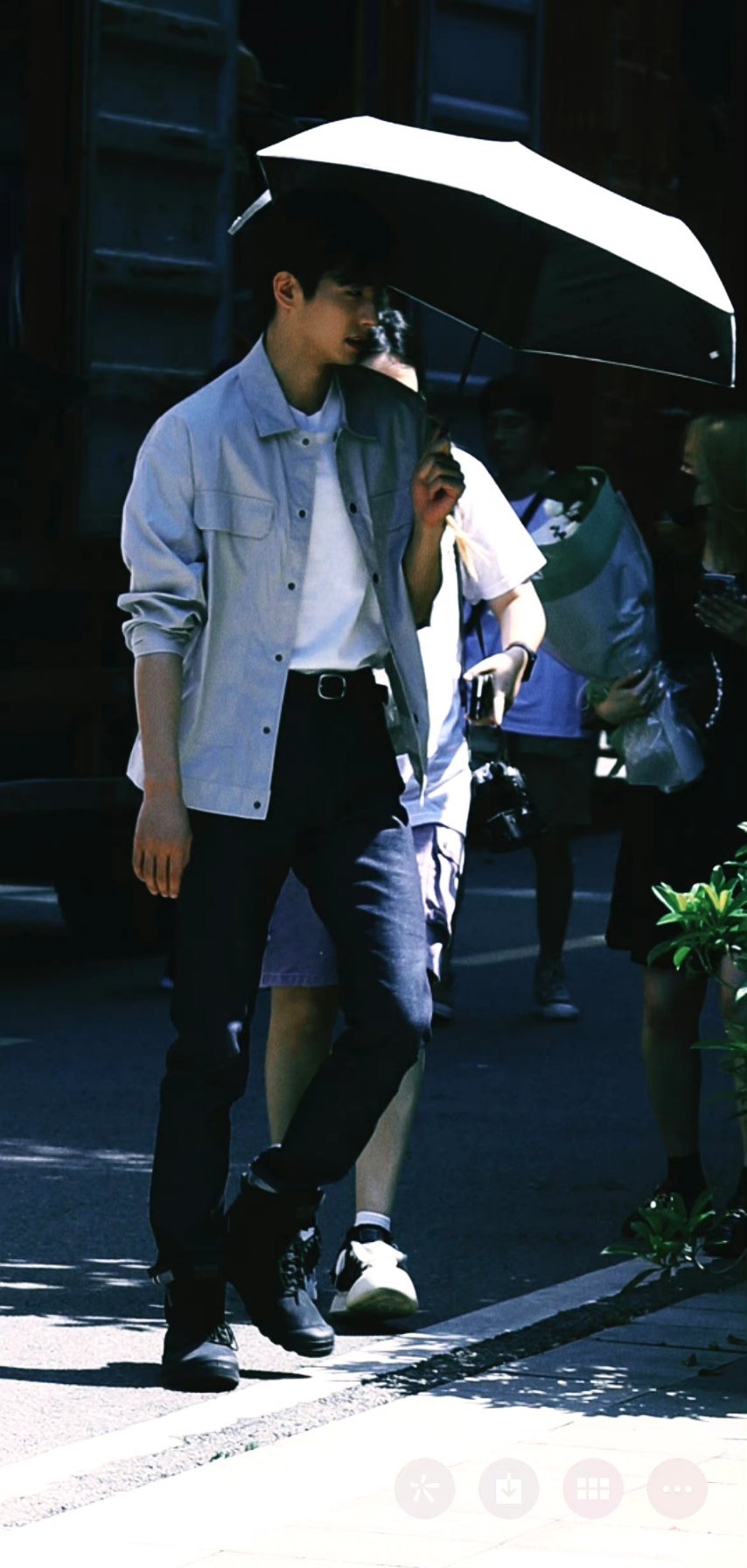 宋威龙《七根心简》近日开机 路透曝光长腿帅气十足