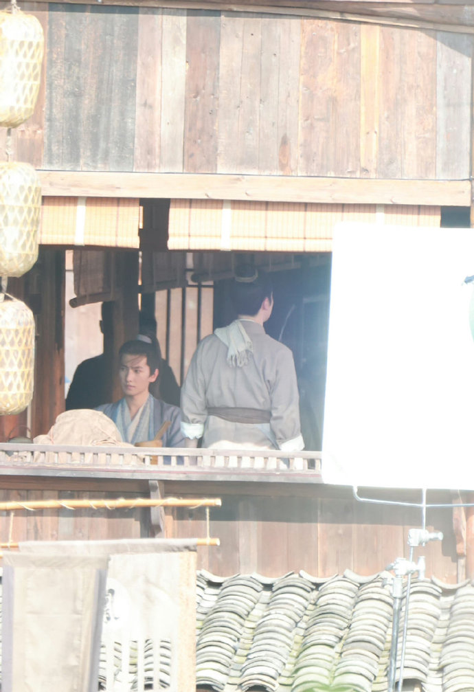 杨洋《凡人修仙传》路透曝光 高马尾造型清爽帅气