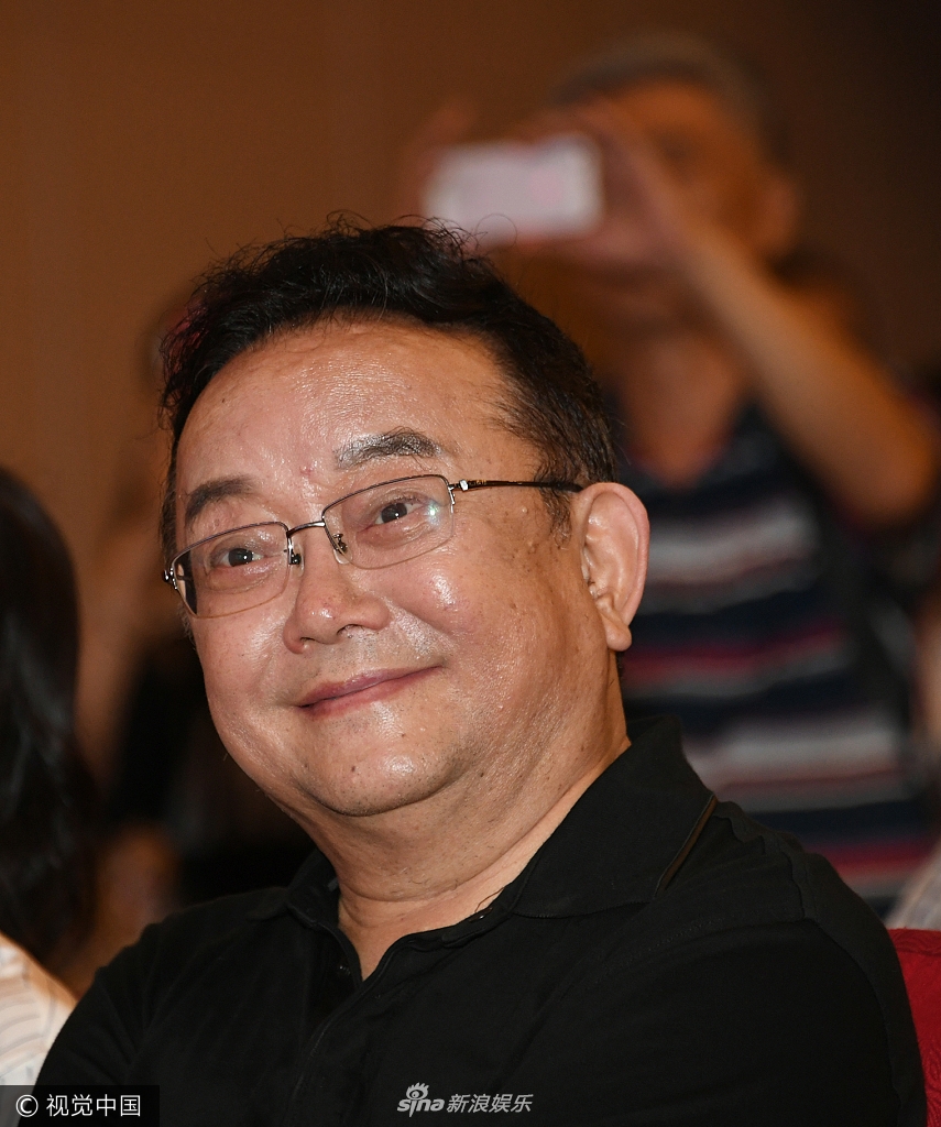 组图:70岁王刚萌态十足 新剧与亲妹妹饰"离婚夫妻"