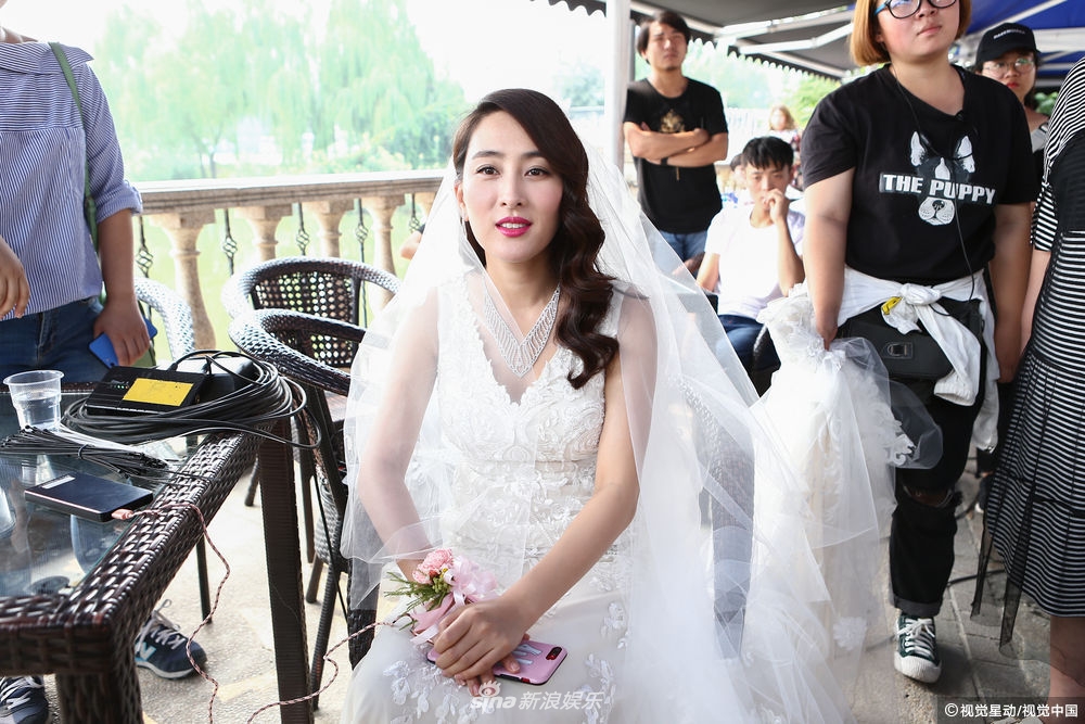 红婚纱av_婚纱情侣头像