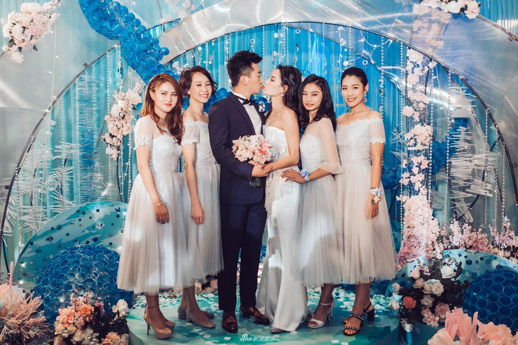 跳水女皇吴敏霞婚纱照_吴敏霞跳水图片(3)