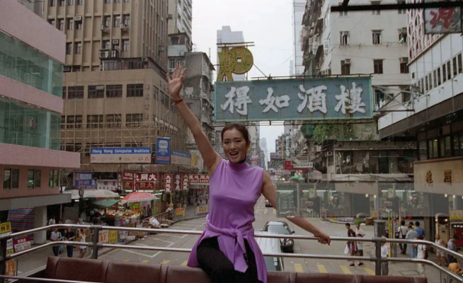 组图：巩俐早期街拍照曝光 穿无袖上衣扎马尾女团味十足(图1)