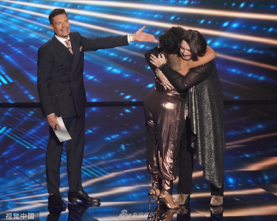 组图:《美国偶像》新节目播出“水果姐”等评委为11强选手选曲