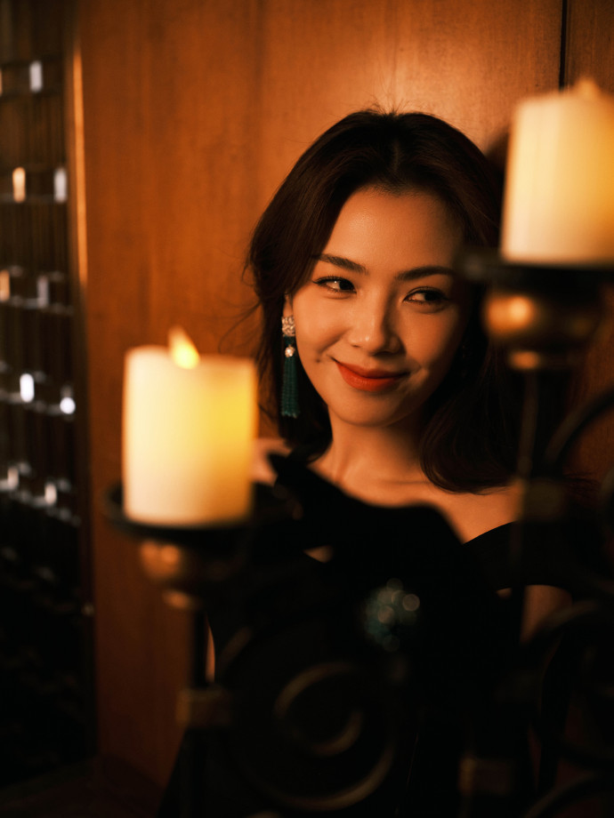 组图:ELLE风尚大典群星展现东方韵味 刘诗诗粉裙温婉唐嫣美腿吸睛_28