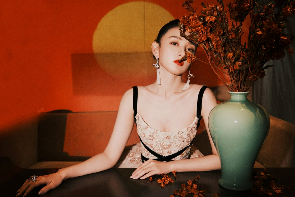 组图:ELLE风尚大典群星展现东方韵味 刘诗诗粉裙温婉唐嫣美腿吸睛_45