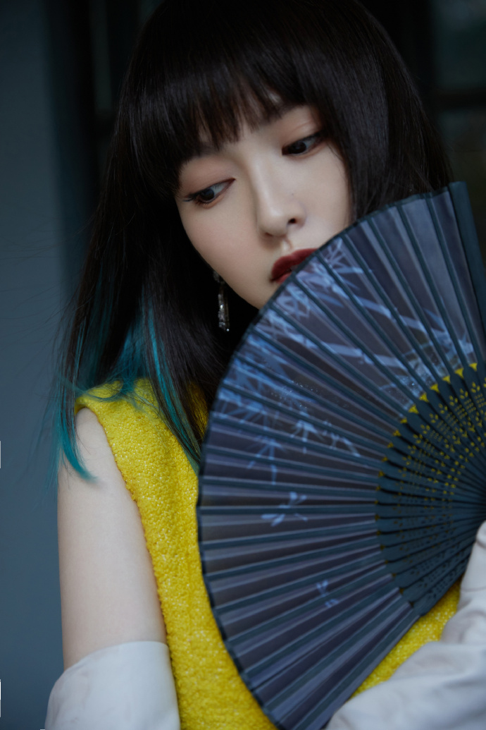 组图:ELLE风尚大典群星展现东方韵味 刘诗诗粉裙温婉唐嫣美腿吸睛_10