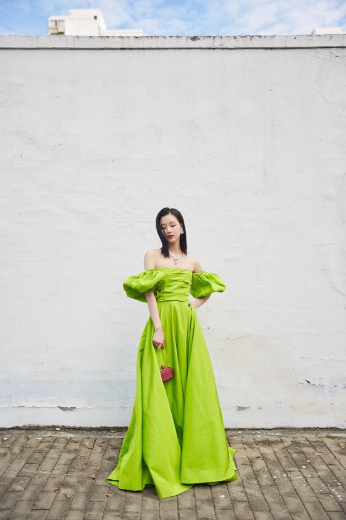 组图:ELLE风尚大典群星展现东方韵味 刘诗诗粉裙温婉唐嫣美腿吸睛_54