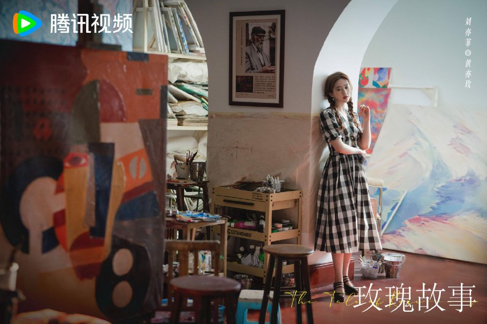 《玫瑰故事》首发全阵容剧照 刘亦菲双麻花辫造型清纯可人