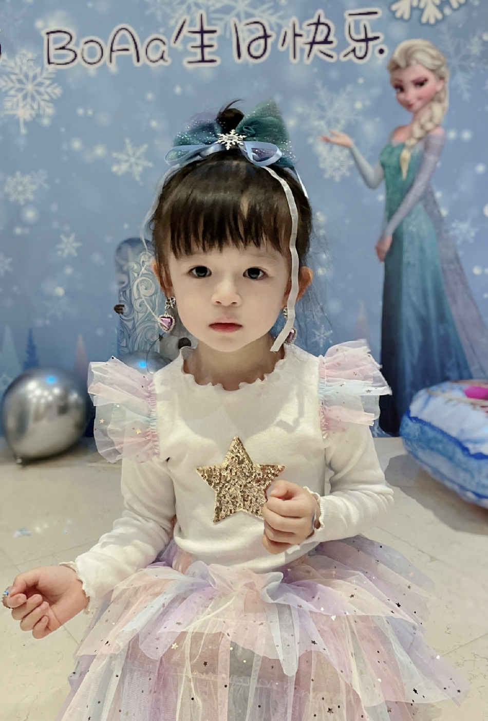 组图：樊少皇夫妇为大女儿庆生 4岁小饭兜cos艾莎公主软萌可爱_6
