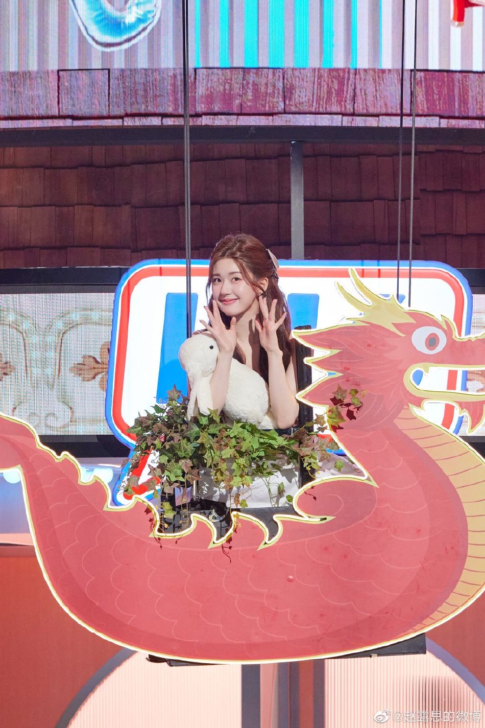 组图：王鹤棣赵露思《你好星期六》同框合照 男帅女美画面养眼