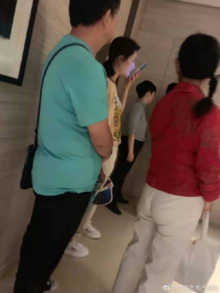 组图：网友发文称张杰谢娜买房跳单 双方工作人员均未回应_3