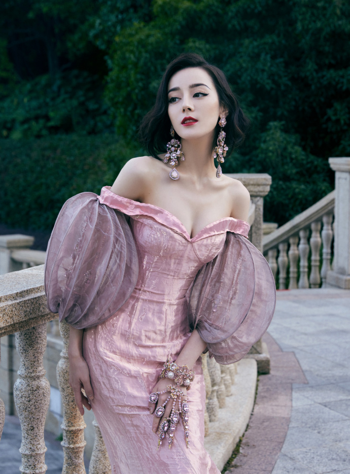组图:ELLE风尚大典群星展现东方韵味 刘诗诗粉裙温婉唐嫣美腿吸睛_16