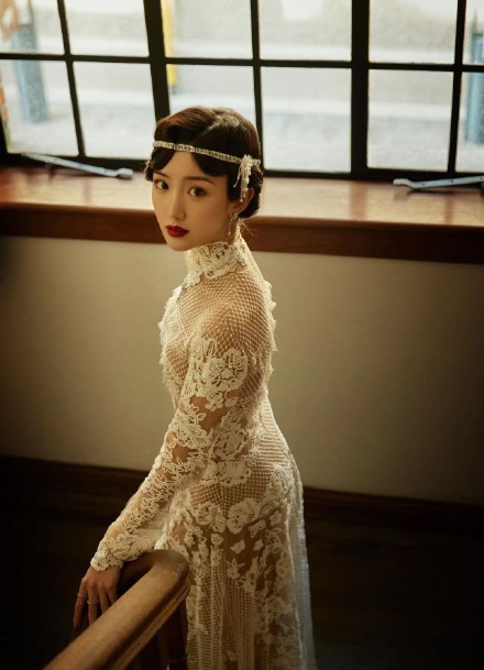 组图:ELLE风尚大典群星展现东方韵味 刘诗诗粉裙温婉唐嫣美腿吸睛_48