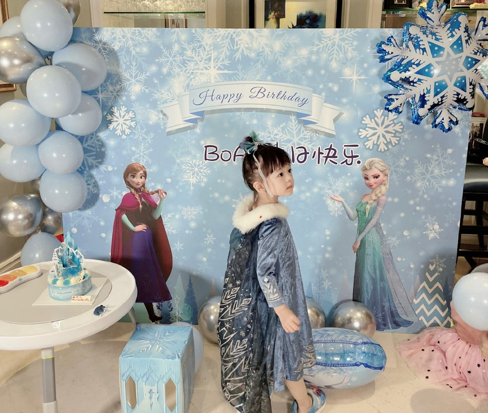 组图：樊少皇夫妇为大女儿庆生 4岁小饭兜cos艾莎公主软萌可爱_1