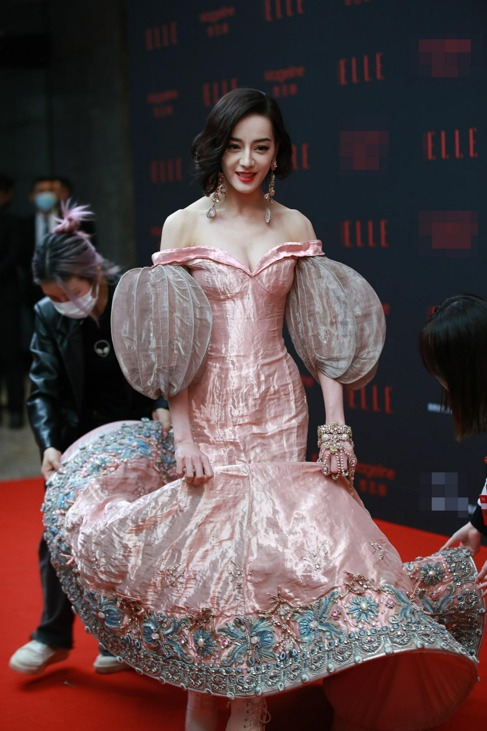 组图：baby杨幂刘诗诗唐嫣齐聚红毯 蔡徐坤李现等西装look比帅_7