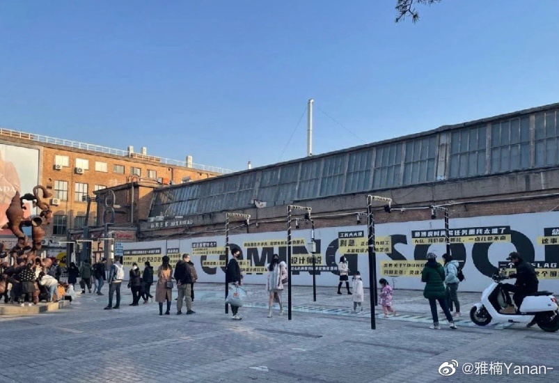 组图:罗拉王能能798约会被偶遇未受风波影响感情超甜第4张图片 组图:罗拉王能能798约会被偶遇未受风波影响感情超甜第4张图片