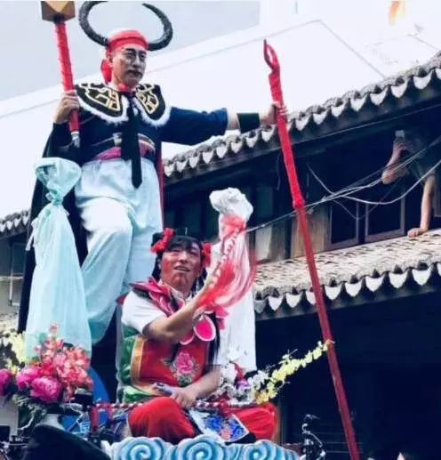 孙红雷黄渤浓妆艳抹辣眼睛 实力cos牛魔王红孩