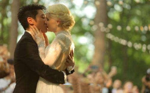 【奇趣网】撒贝宁结婚三年多低调甜蜜 外籍妻子诞下混血龙凤胎