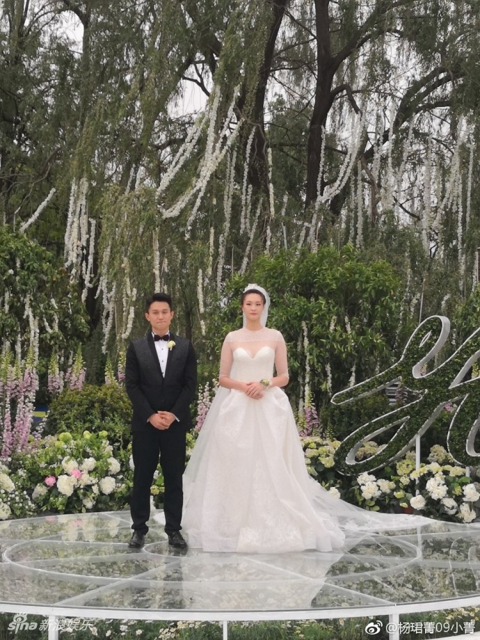 同为女排的4位好姐妹袁心玥,丁霞,陈展和徐若亚一道组成了"全宇宙海拔