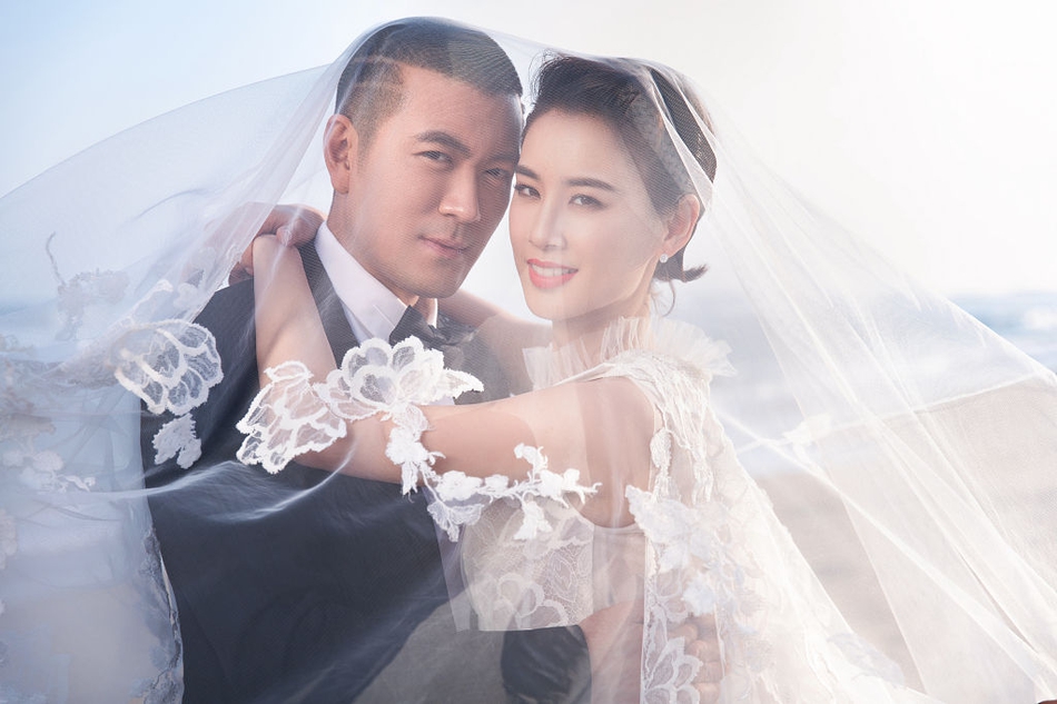 两人婚纱照_闺蜜两人婚纱照头像(3)