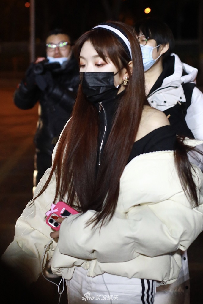 任嘉伦现身央视春晚彩排（图）