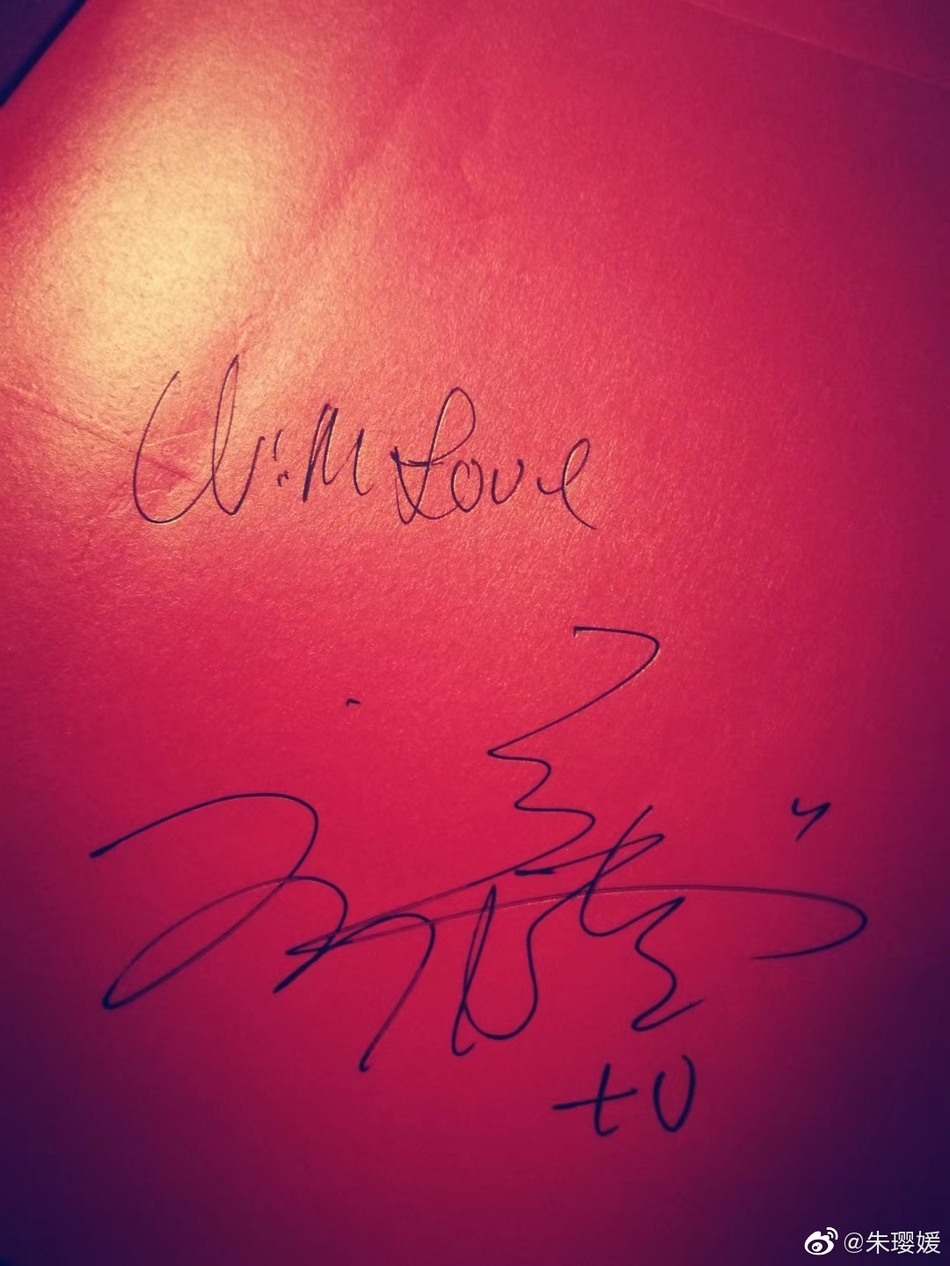 梁朝伟携刘嘉玲苏州看昆剧 两人打扮低调同场却不同框