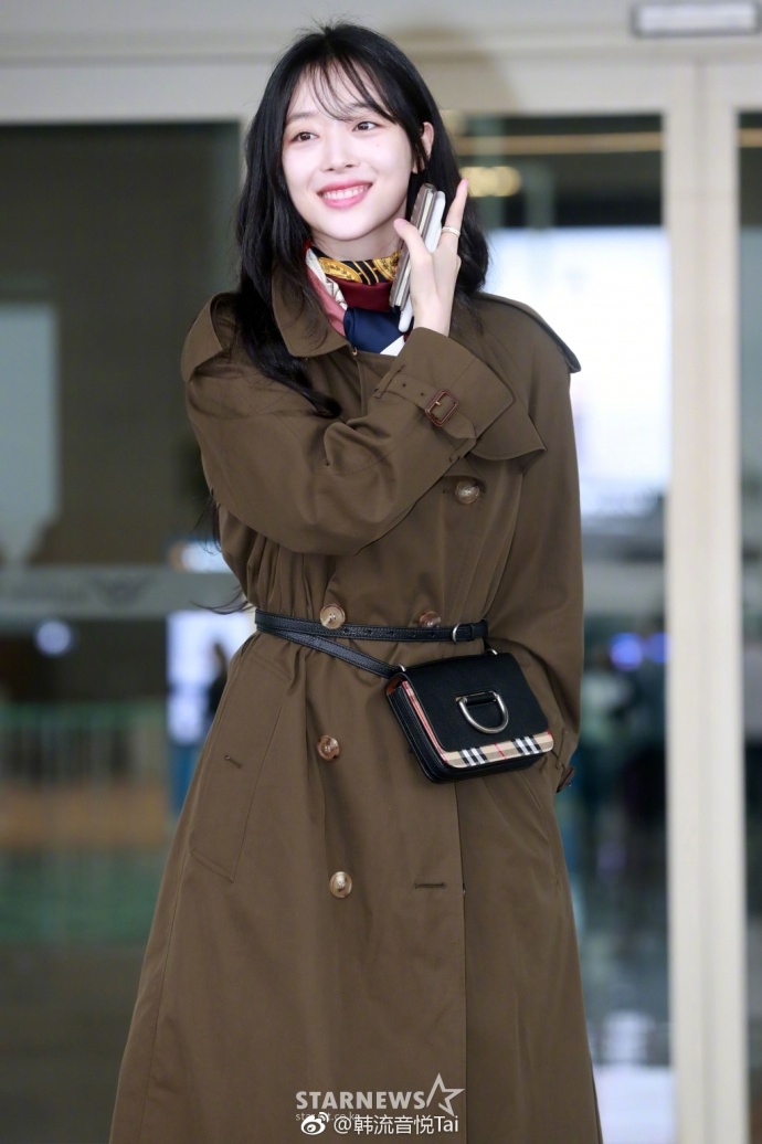 崔雪莉风衣_崔雪莉性感(2)