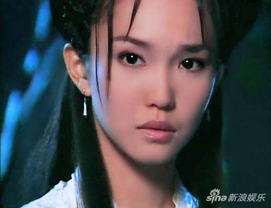 「奇趣网」小燕子与小龙女同框！赵薇范文芳合照掀回忆杀