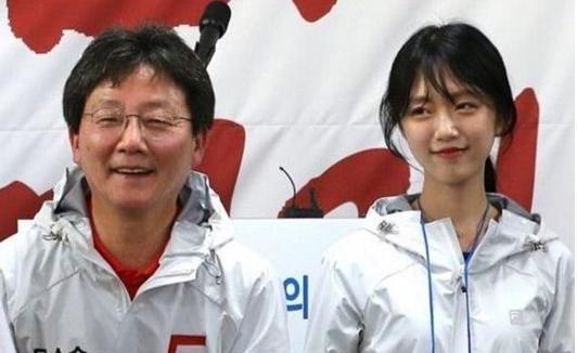 组图：韩国总统候选人因女儿貌美可爱 被捧为“国民岳父”