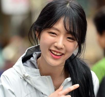 其女儿刘垣（音译）多次前往现场应援，因其貌美可爱，又酷似韩国女演员李沇熹。经媒体曝光后迅速在韩国网络上发酵，很多网民戏称刘承旼为“国民岳父”。
