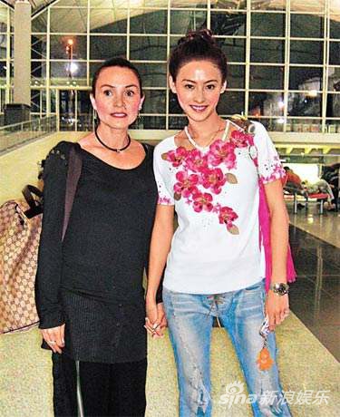 “混血”母亲做服务员 张柏芝:这是她应得的(图)