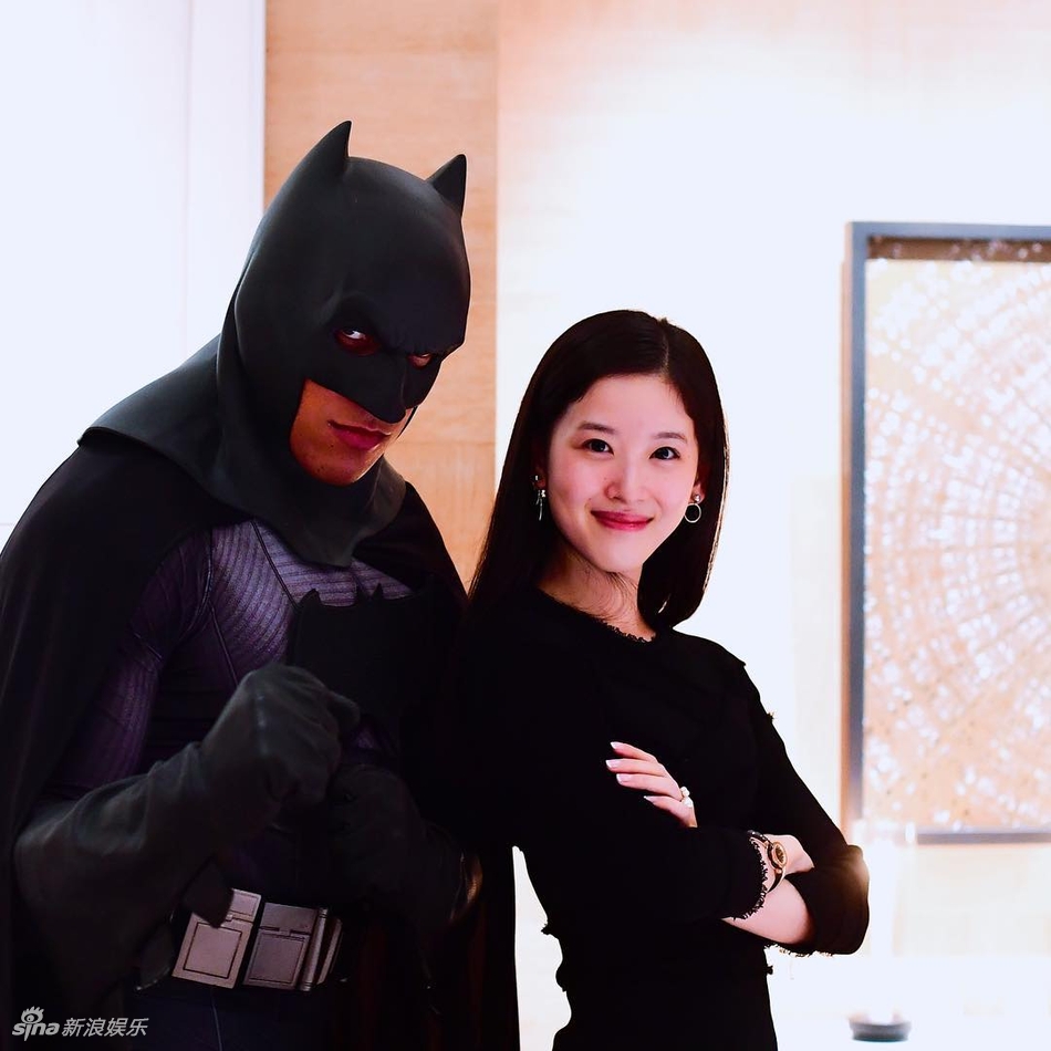 奈茶妹妹章泽天游戛纳晒美照 穿深V黄裙明艳动人 视觉美图 图14