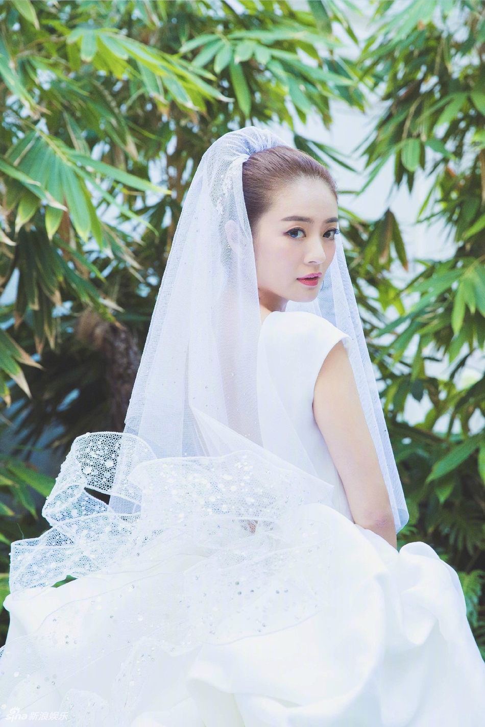 组图:安以轩大婚现场洒泪 伴娘陈乔恩抢得捧花