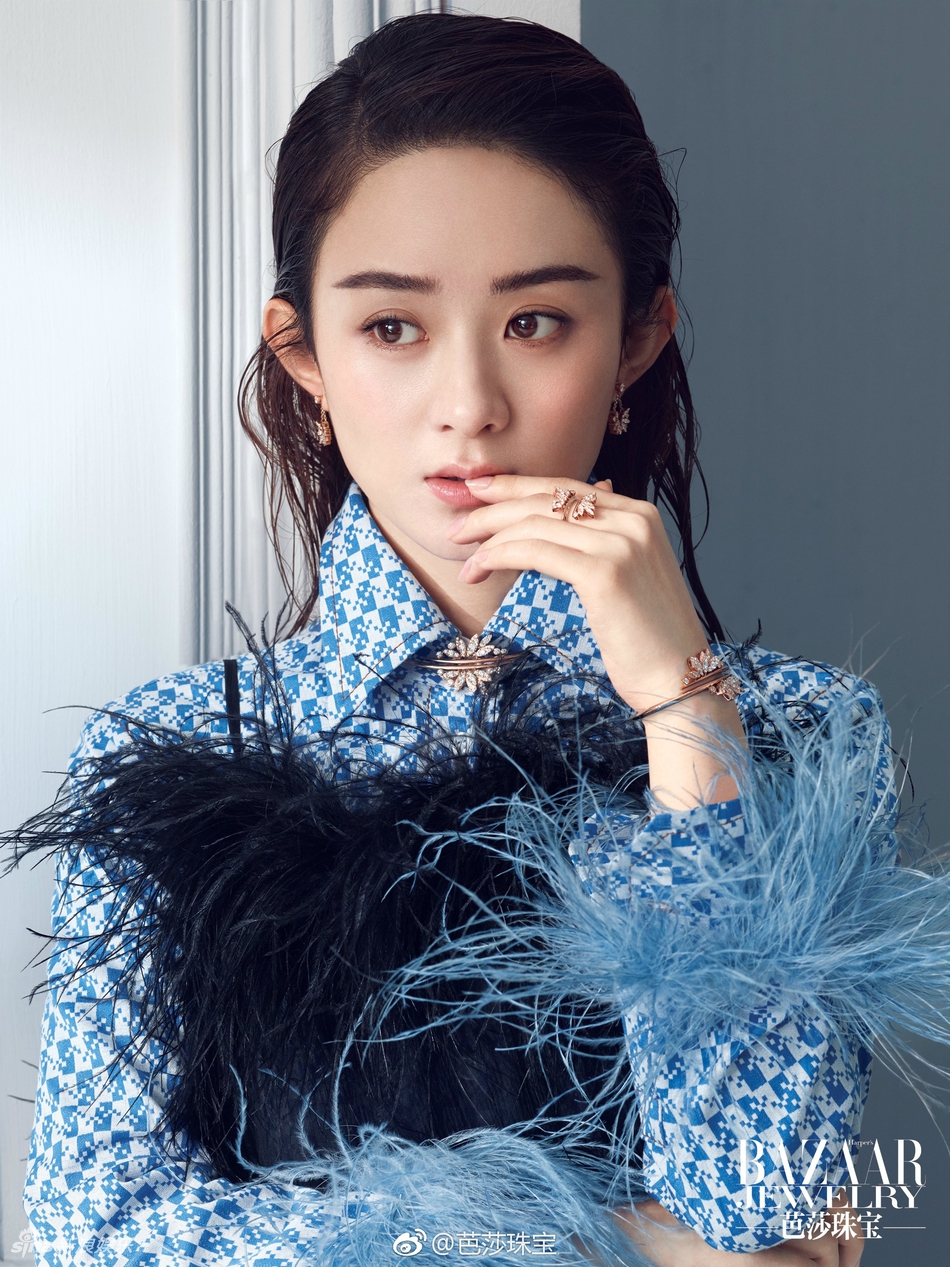 赵丽颖深V登杂志封面 内页更破尺度秀美背 风格偶像 图4