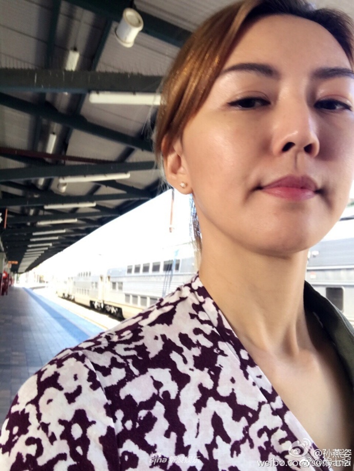 新浪娱乐讯 明星自拍晒"素颜"照很正常,但是像孙燕姿这样诚实的人还