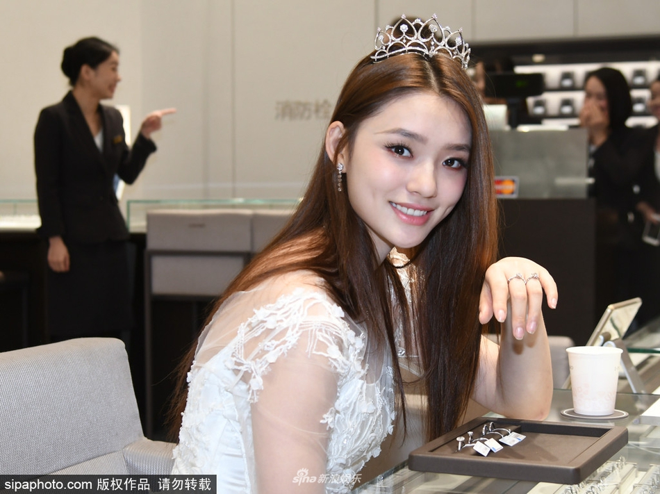 林允的婚纱照_林允性感图片(3)