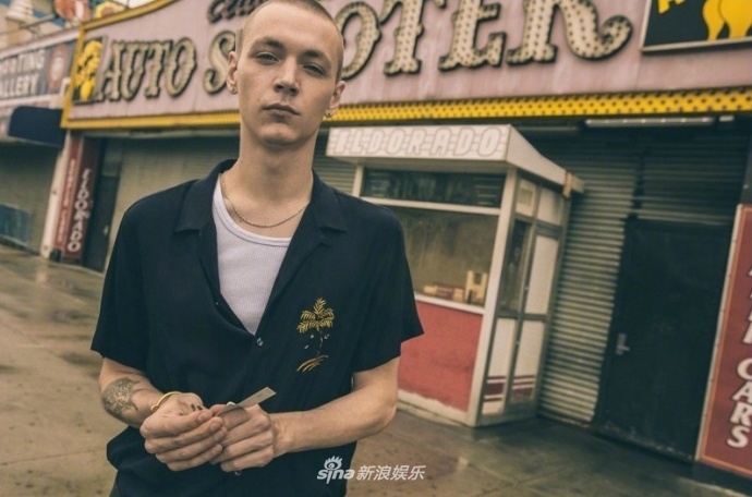 组图:男模尤锐·普拉斯刚写真曝光 勾魂绿眼忧郁表情十足迷人