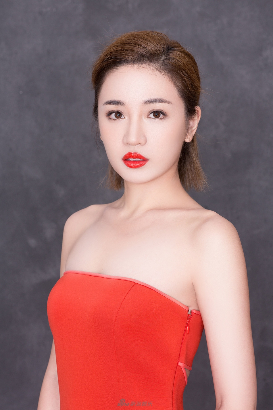 刘碧荷烈焰红唇写真 再现复古女王风[5P]|娱乐影评 - 武当休闲山庄 - 稳定,和谐,人性化的中文社区