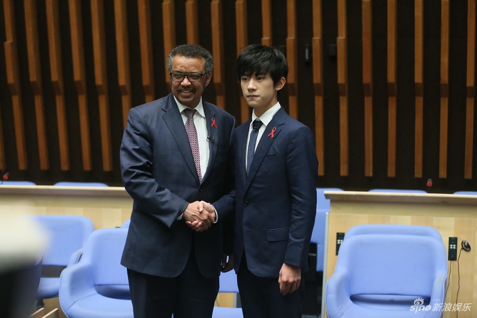 人作为中国青年代表,应世界卫生组织总干事谭