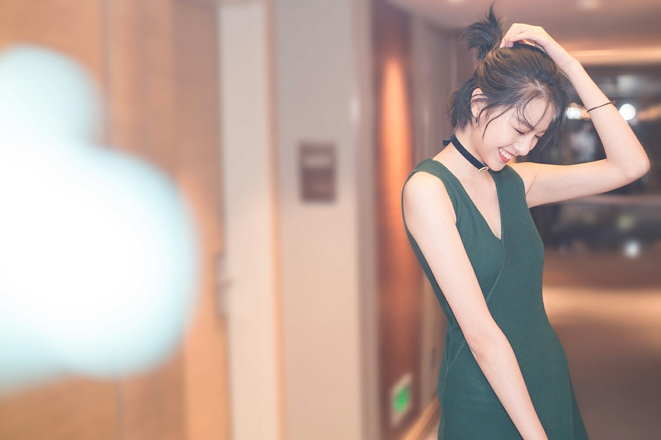 中国内地美女演员张艺上