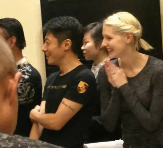 撒贝宁婚纱照_撒贝宁老婆(2)