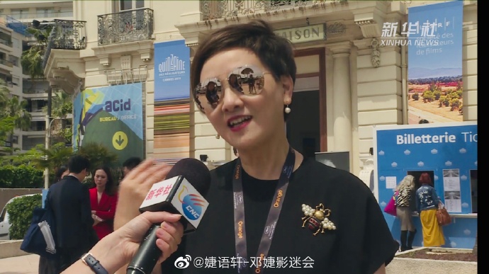 组图:61岁邓捷接受采访又美又酷 张国立发文支持爱妻事业