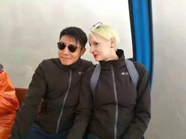 【奇趣网】撒贝宁结婚三年多低调甜蜜 外籍妻子诞下混血龙凤胎