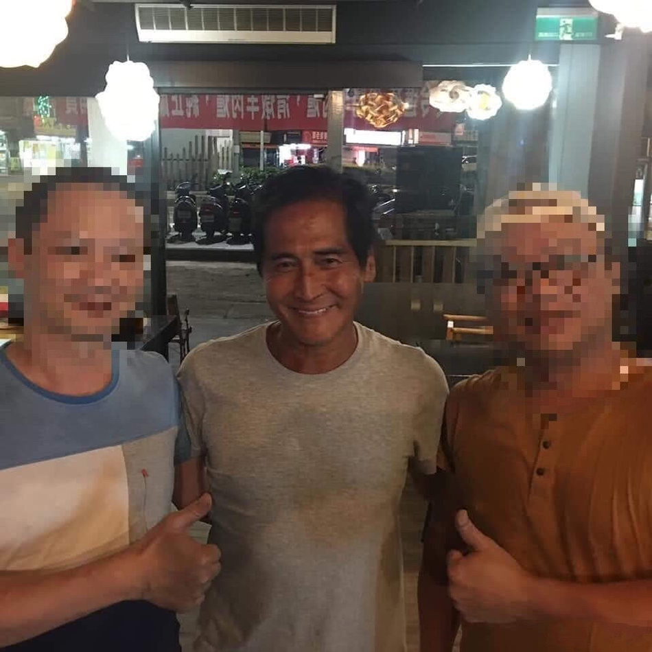 林心如靠老公肩膀一脸幸福 霍建华微醺搂老婆脸超红